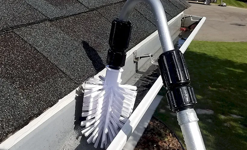 Gutter cleaning 820 x 500